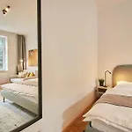Posh Studio Apartment - Stylish & Urban