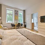 Posh Studio Apartment - Stylish & Urban