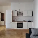 Home Sweet Home Vienna T7