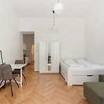 Zwischen Schoenbrunn Und Zentrum, Neues Apartment In Gruenruhelage Bei Schoenbrunn