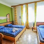 Queen Studio 3P Bs A
