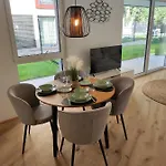 Roksox-Home Apartment Gegenueber Der Uno-City Und Kaiserwasser