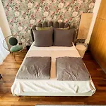 Triangle City Center Apartment