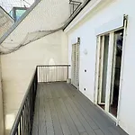 Triangle City Center Apartment
