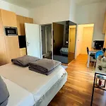Triangle City Center Apartment