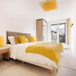 Bright & Cozy 3 Room Apartment Near Everything