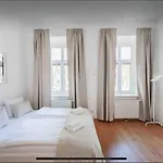 Apartments Next To Schoenbrunn