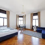 Central Apartment - Private Sauna