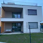 Modern Studio Gardenia_Gartenwohnung Alte Donau