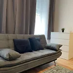 Modern Apartment Near City Center 1Br
