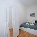 Modern Apartment Near City Center 1Br