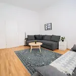 Modern Apartment Near City Center 1Br