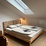 Sonnige Und Ruhige Wohnung Fuer Entspanntes Reisen