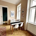 Ruhige & Grosse Altbauwohnung 7Min Zum Zentrum