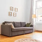 Sweet 2Br Apt Perfect For Longstays Near Rennweg