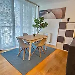 City Oasis With Brand-New Kitchen 1Br