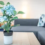 Calm & Easy By Jr City Apartments