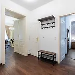 Luxury 2 Bedroom Apartment With King-Size Beds