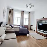 Central & Spacious Checkinvienna Apartment