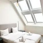 Spacious Penthouse In Favoriten