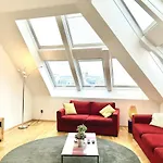 Spacious Penthouse In Favoriten