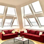 Spacious Penthouse In Favoriten