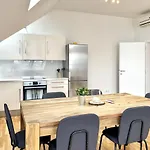 Spacious Penthouse In Favoriten