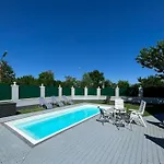 Traum Apartment Mit Pool+Balkon