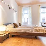 Peaceful Getaway 2Br Apartment With Shared Spaces