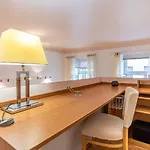 Peaceful Getaway 2Br Apartment With Shared Spaces