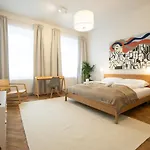 Chic 94M2 Apartment With A King-Size Bed