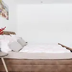 Central, Modern, Big Apartment