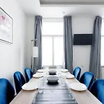Central, Modern, Big Apartment