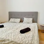 90 M2 Maisonette With Free Parking