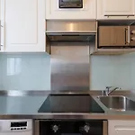 Operastreet City-Center Premium Apartment