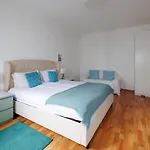 Operastreet City-Center Premium Apartment