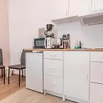 Queen Bed Central Studio Near Westbahnhof