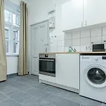 Comfortable 1 Bedroom Apartment In Prime Location