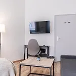 Comfortable 1 Bedroom Apartment In Prime Location
