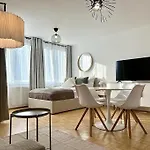 Chic Apartment - Quiet Area - Next To Hospital