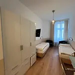 Reiner 12 Apartment