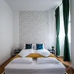 Sleek 1Br Flat Near Center By Hm