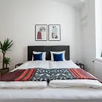 Family 2Br Oasis Steps From City By Hm