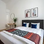 Family 2Br Oasis Steps From City By Hm