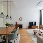 Vogue 2Br Suite, Near City Pulse By Hm