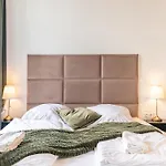 Neighboring 3 Apts.- Ideal For Families & Friends