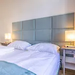 City Chic: Spacious 2 Bedroom Hideaway With Local Flair
