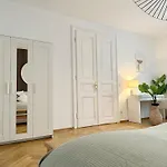 Designer Apartment Near Main Station