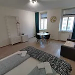Central Apartment Metro 1 Min.