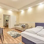 Lovely Airbnb Near Schoenbrunn